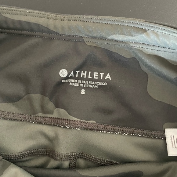 Athleta cropped camo leggings - Picture 2 of 4